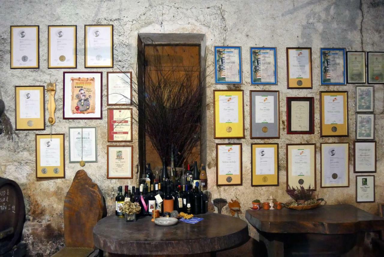 Apartmaji Pri Zivcovih Dutovlje Luaran gambar
