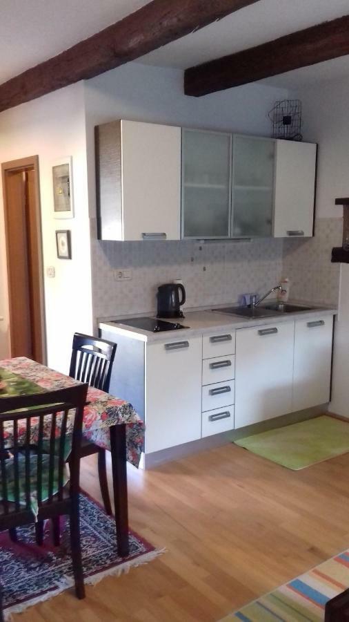 Apartmaji Pri Zivcovih Dutovlje Luaran gambar